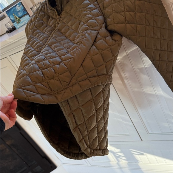 Athleta Quilted Jacket in Olive - Picture 4 of 6